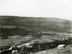 Etnas dalbund. Norsinni kirke og Esbjug nedre