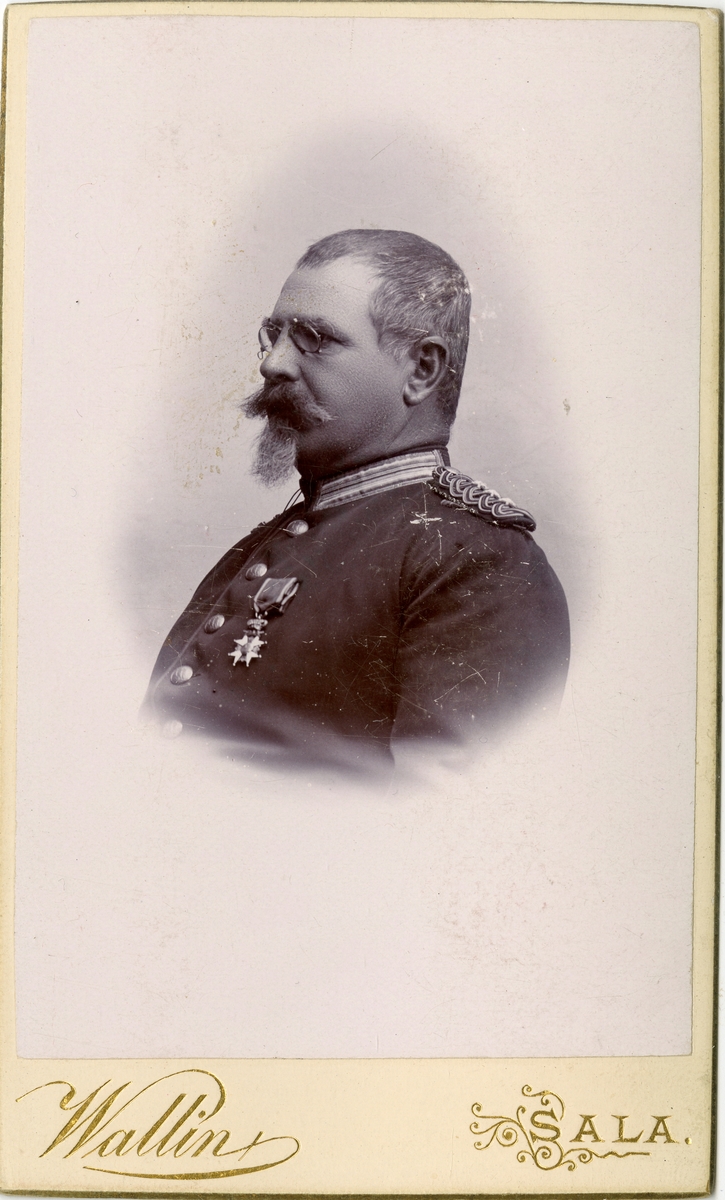 Porträtt av okänd kapten vid Västmanlands regemente I 18.