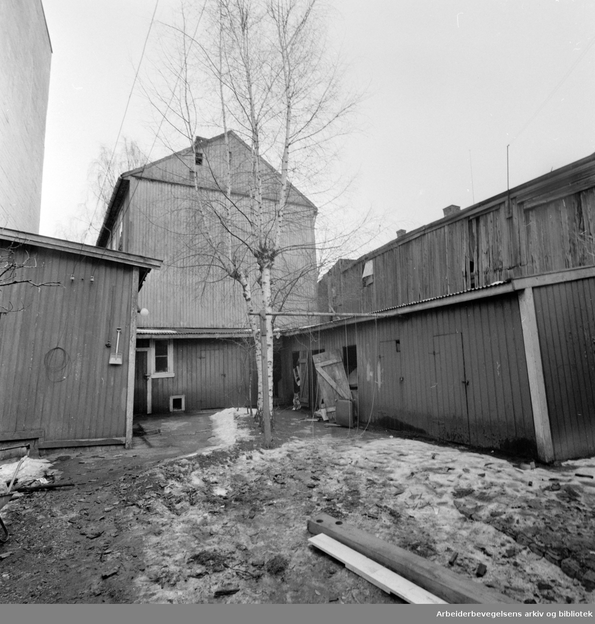 Rodeløkka: Leieboerforening vil ha full rehabilitering. Mars 1973