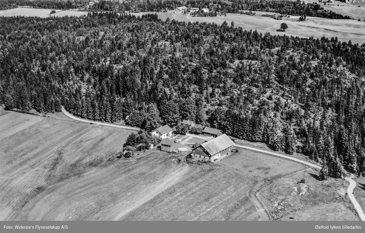 Gården Rånås i Eidsberg, flyfoto  4. august 1951.