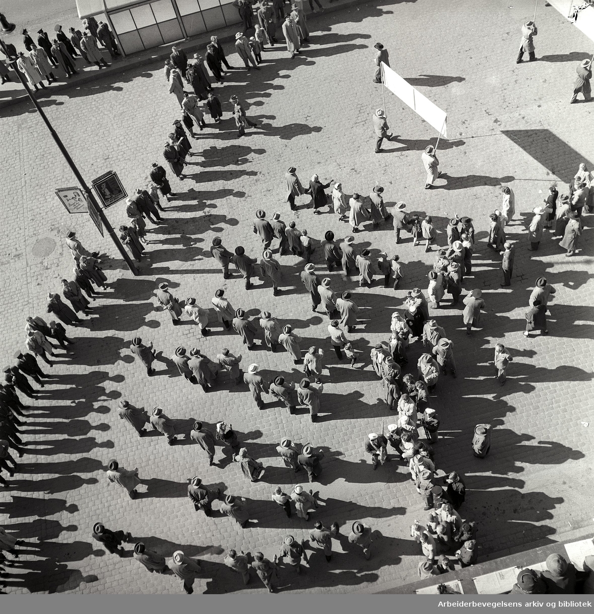 1. mai 1957, demonstrasjonstog på Youngstorget.