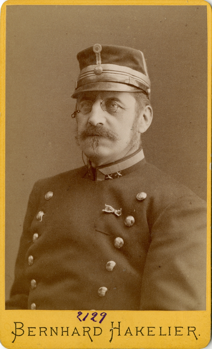 Porträtt av Edgar Julius Eneström, överstelöjtnant vid Jönköpings regemente I 12.
Se även AMA.0013867, AMA.0007181 och AMA.0007175.