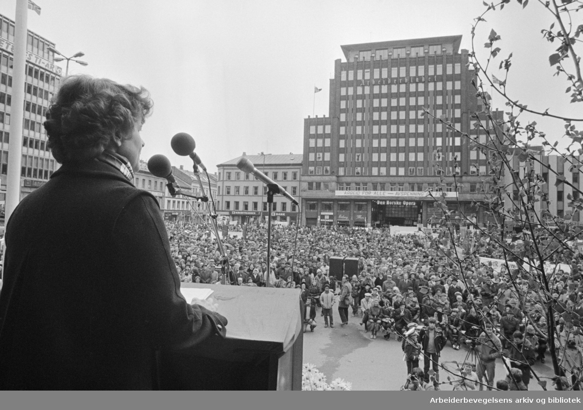 1. mai 1981, Gro Harlem Brundtland taler på Youngstorget.