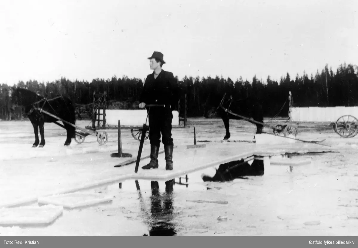 Isskjæring på Aspern ved Rød i Aremark, ca. 1910-1920.