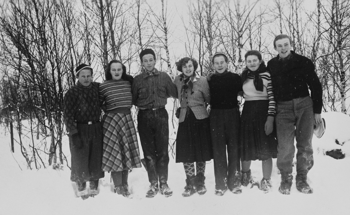 Sju elever ved Brekken framhaldsskoles 1. klasse, 1948-49