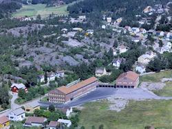 Oversiktsbilde over Hurrød Barneskole i Onsøy, med boliger o
