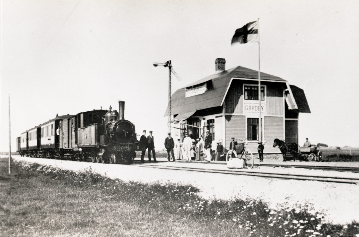 Lok nummer 3 Ölands järnvägar vid Gårdby station.
