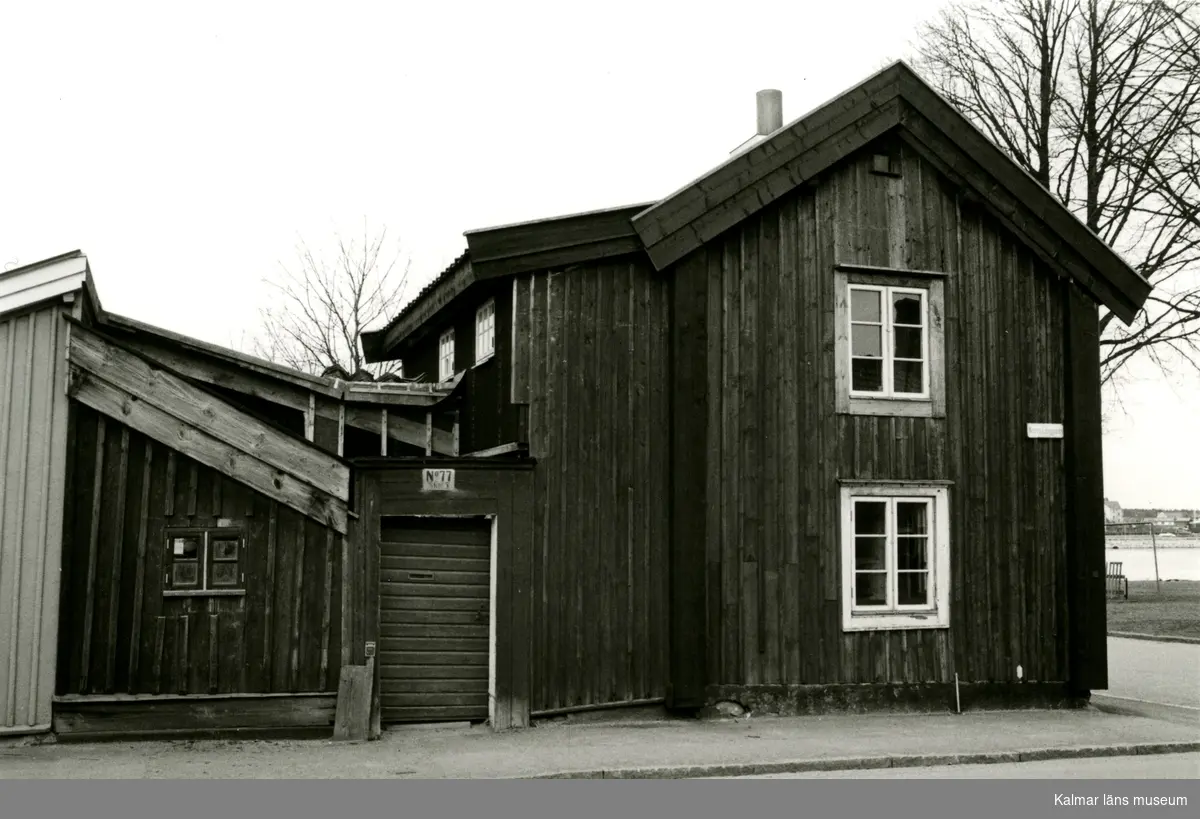 Kv. Skoflickaren 5, N.Långgatan 77, Rackaregården, under renovering.

Foto: K. Pettersson 1974