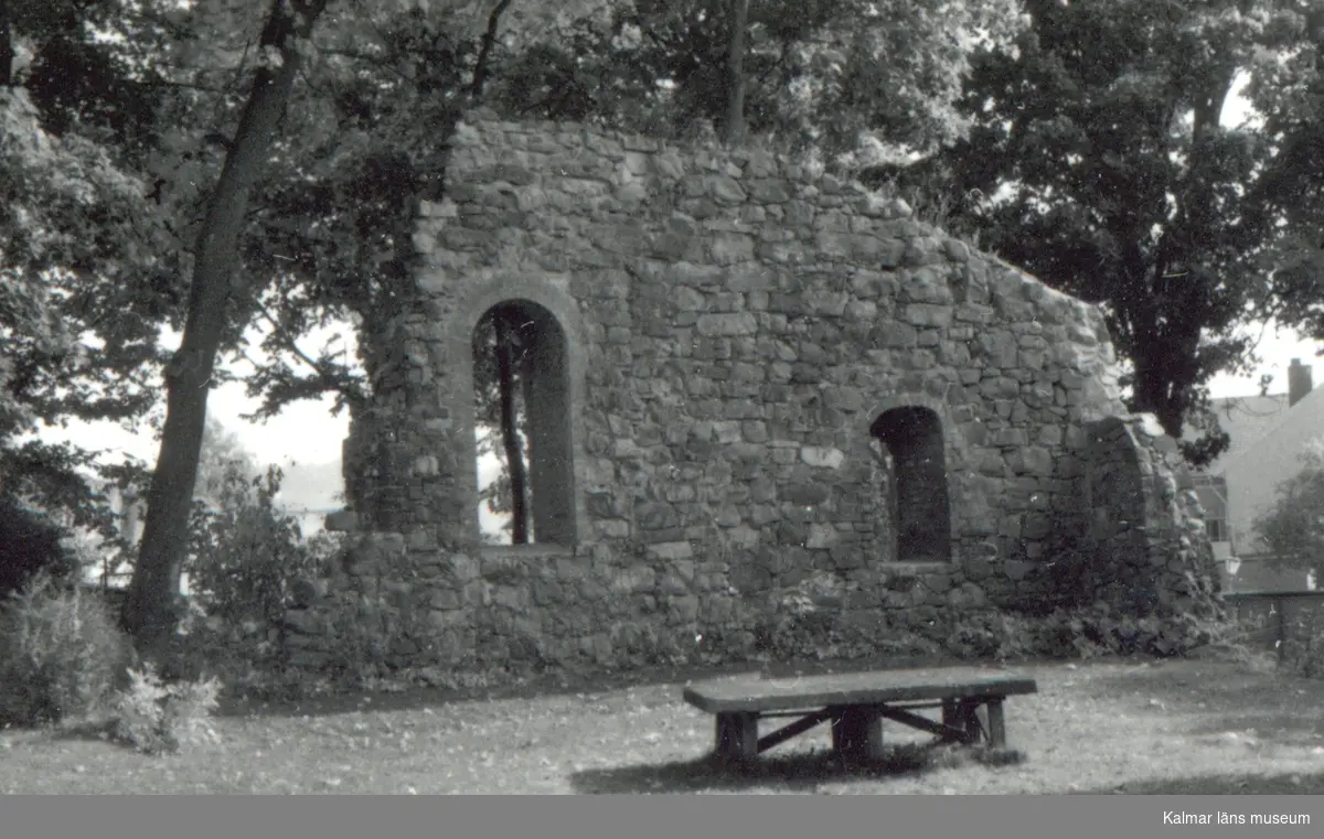 Gamleby kyrka: Kyrkoruin.