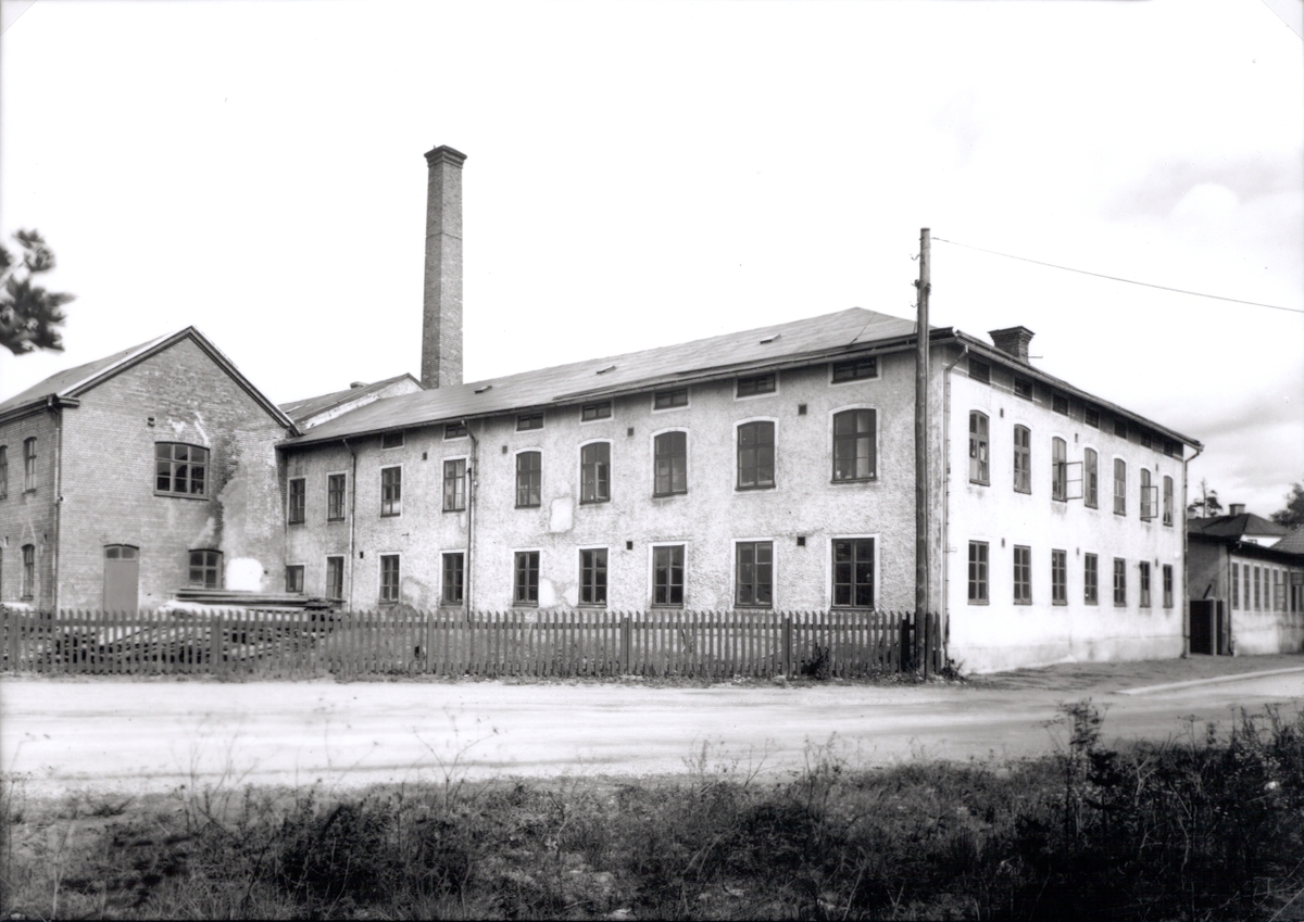 Nybro Svarveribolag, Långgatan 1.
 Här låg tidigare Tändsticksfabriken.