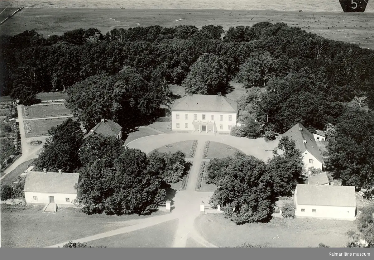Flygfoto över Ottenby kungsgård.