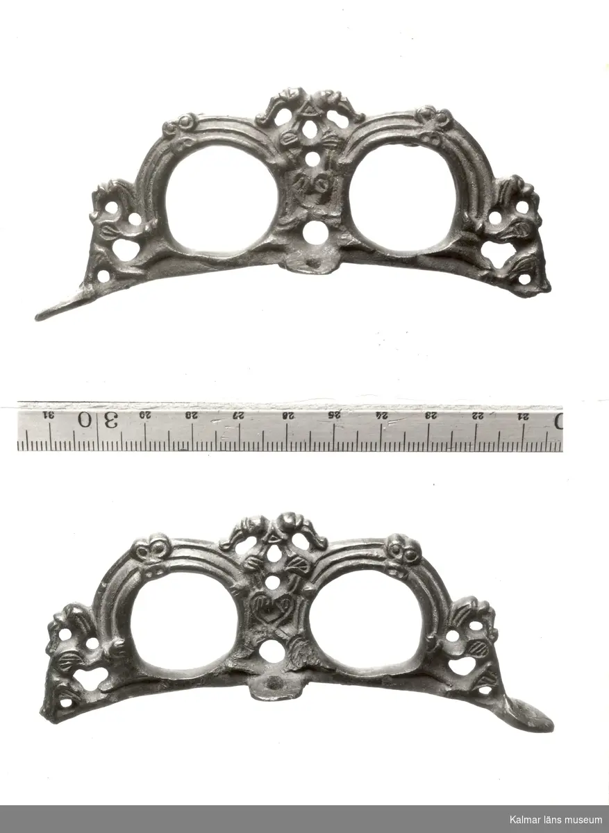Selbågsbeslag av brons från vikingatiden, jordfynd från Bröttorp.