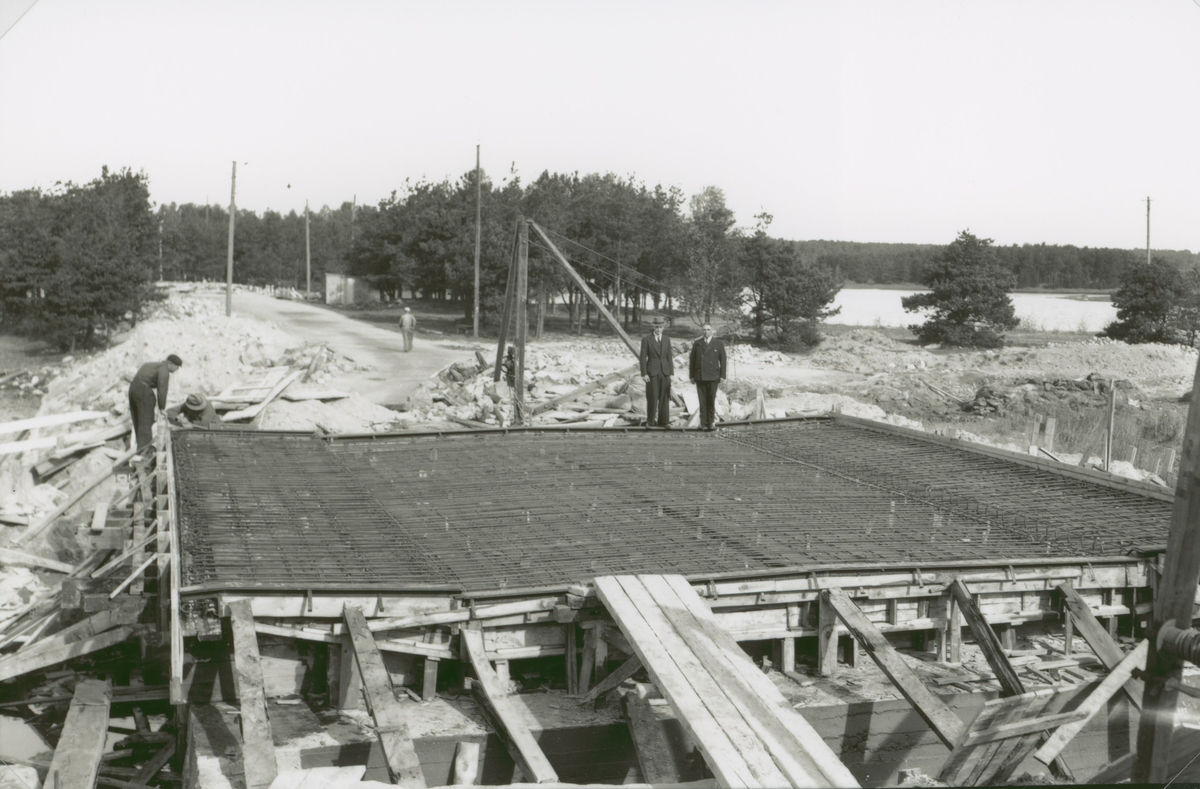 Brobygge i Kalmar. Bron mellan Ängö och Kullö byggs.