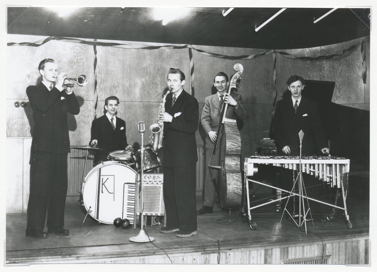 King Kellers orkester. Från vänster: Dan-Åke Olwéus - trumpet, Karl Friberg - trummor, Harald Gamme - altsax, Jan Albien - kontrabas, Sven-Olof Lönngren - vibrafon.