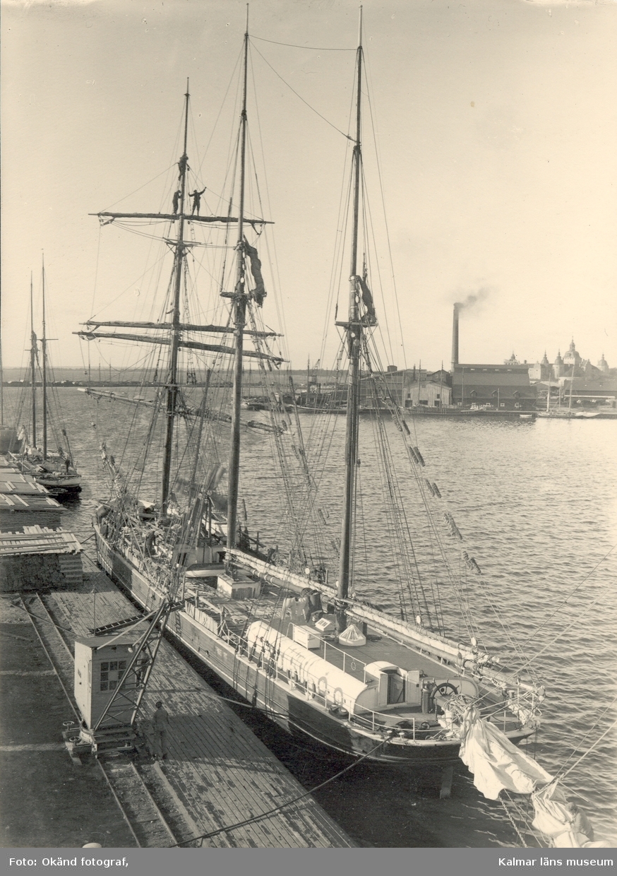 Ett barkskepp i Kalmar hamn.