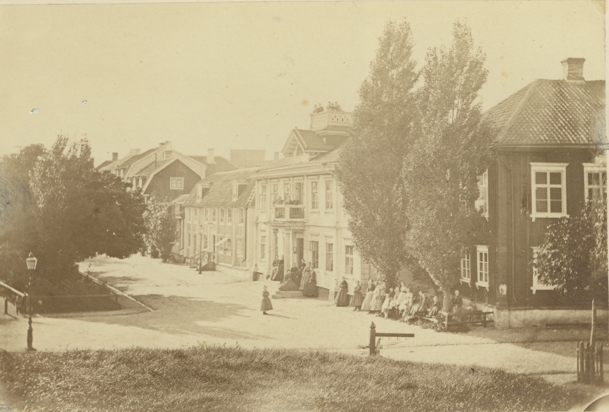 Nisbethska skolan, omkring 1870.
.