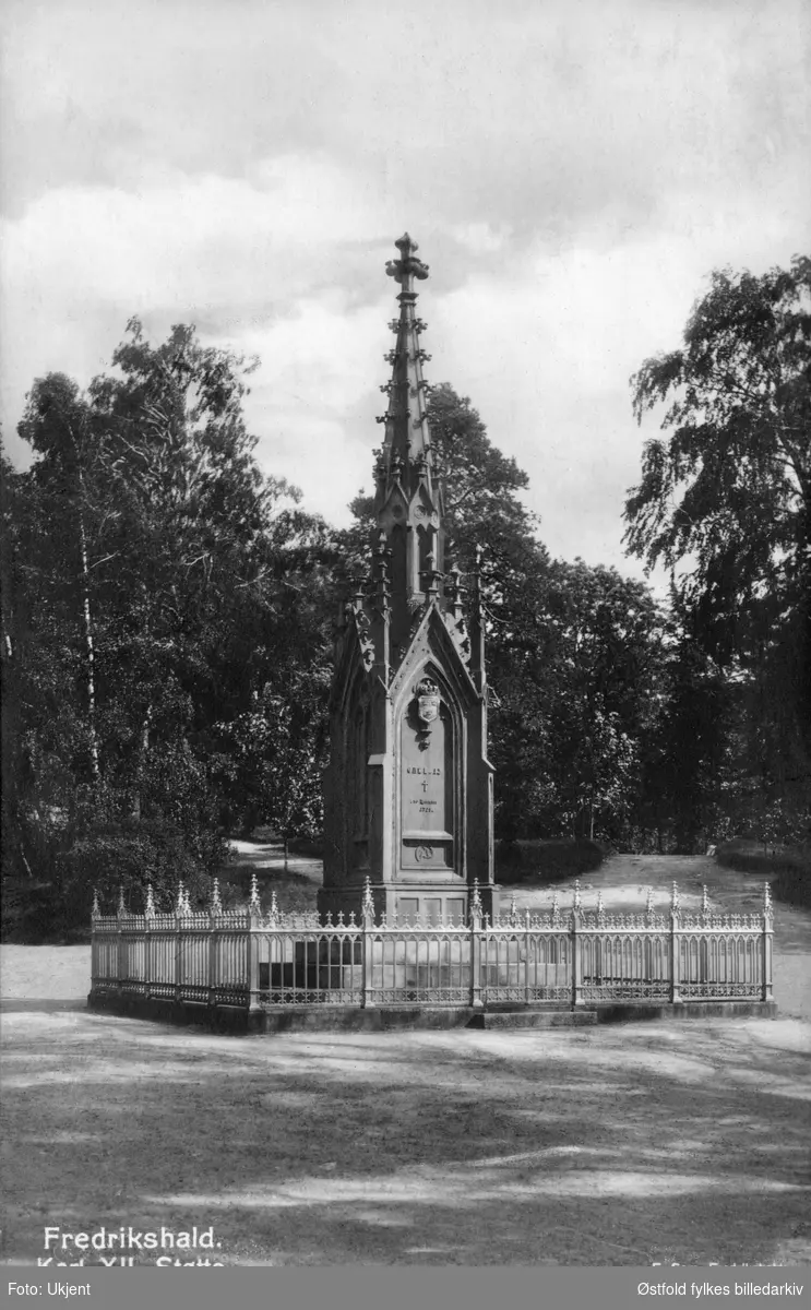 Karl den 12'tes støtte, monument over Karl XII's dødssted, Fredriksten festning i Halden. Karl XII stupte her 11/12-1718.