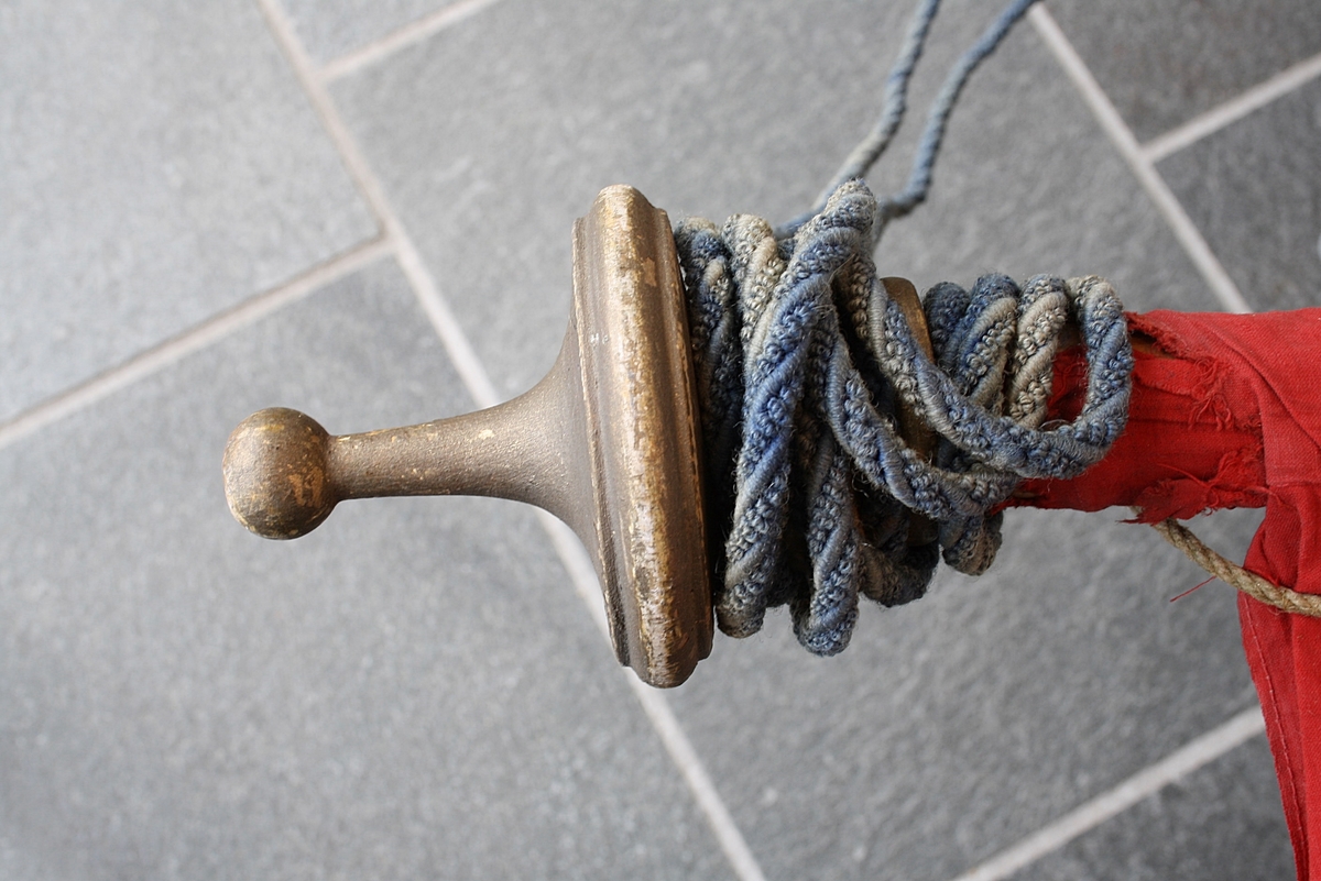 Flagg (norsk). Ganske falma, det er også forsterkingar i hjørna. Fra Den Norske Godtemplarorden på Tjeldstø.