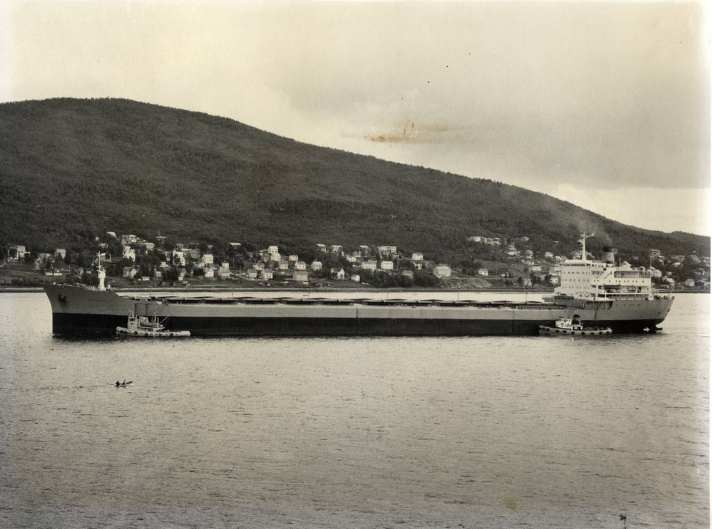  Malmbåt på Narvik havn Rederi: Grängesberg.