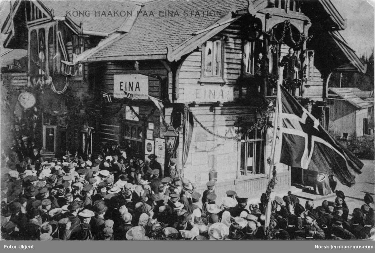 Kong Haakon på Eina stasjon ved Valdresbanens åpning