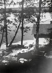 Billedhugger Gustav Vigeland er på besøk på Kultorp i Vartei