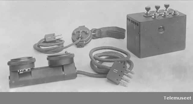 Felttelefonapparat, liten modell 1915. Elektrisk Bureau.