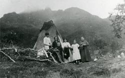 Samer i Hellfjorden i Bø i Vesterålen rundt 1914-1918. Samme