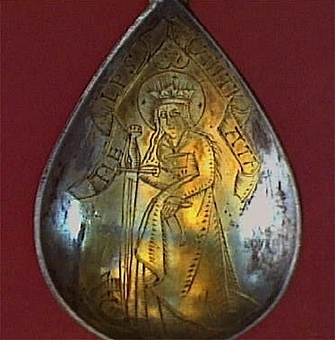 Sked av silver, graverad, med S:a Katarinas bild.