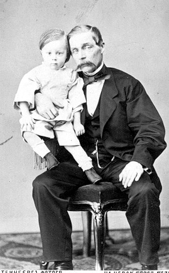 Karl Svante Wilhelm Wahlfelt, major med sonen Nikolai Axel Fr. Wilh.