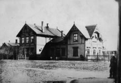 Hamar andre stasjonbygningen, sett fra byen