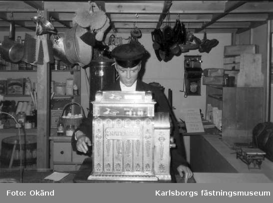Karlsborgs museum, utställningen "Vi ses i handelsboa" åren 1983 - 84. Neg finns.