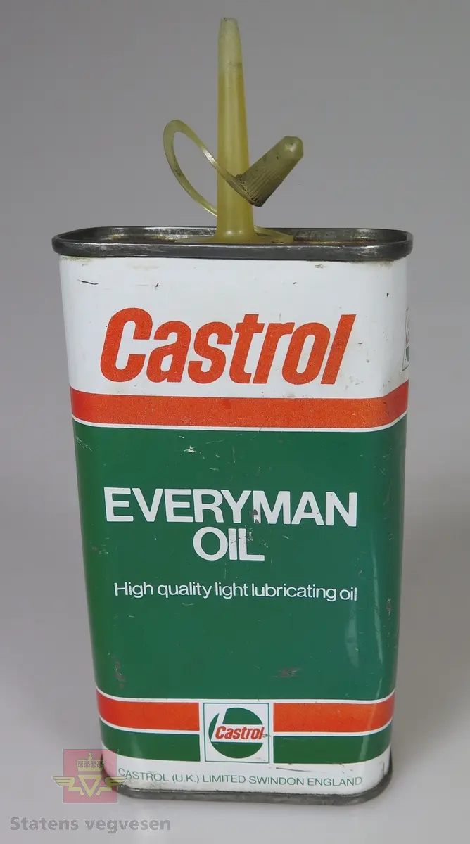 250 milliliters metallflaske med helletut av plast. Påskrift med informasjon om Castrol Everyman olje.
Hvit, rød og grønn.