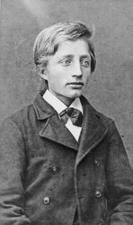 Portrett av en gutt, klær.