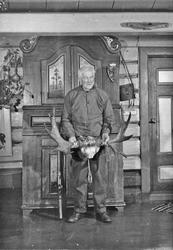 Person, klær, gevir, skap.