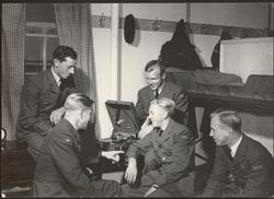 Julefeiring på brakka i "Little Norway".