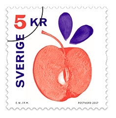 Självhäftande frimärken i rulle med motiv av ett äpple. Valör 5 kr.