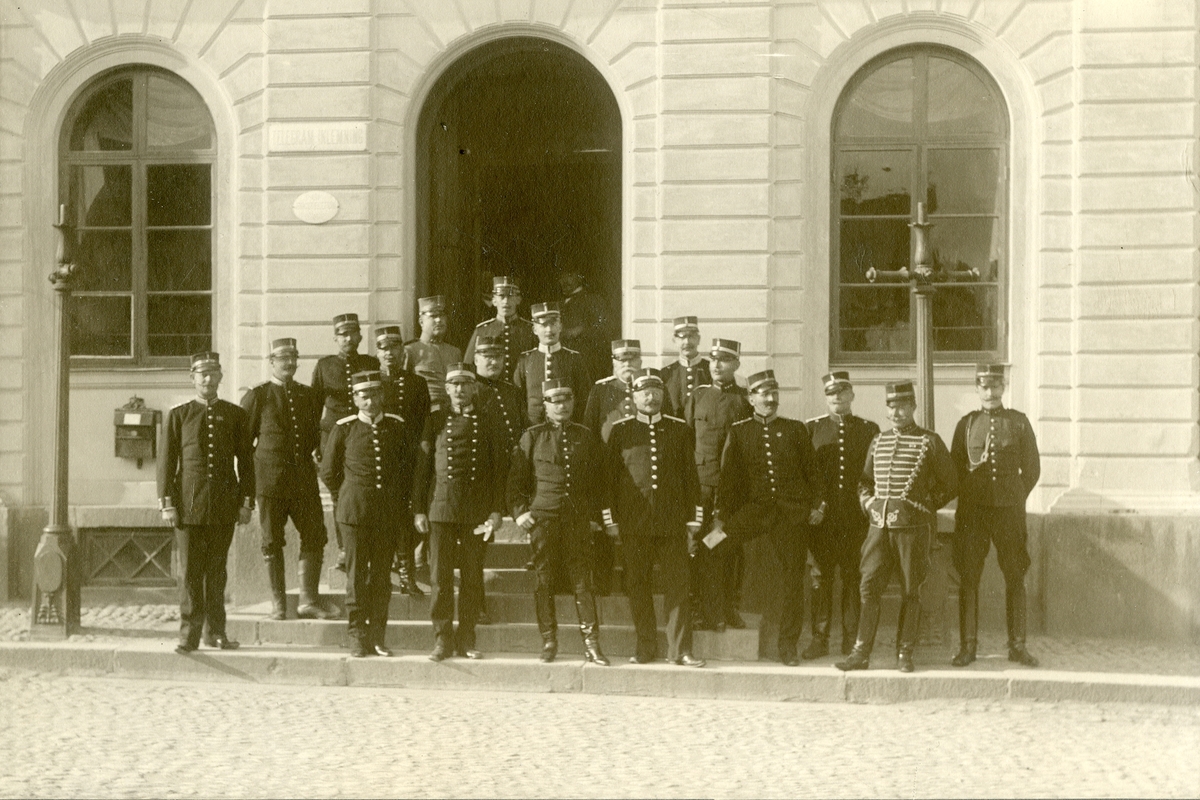 Grupporträtt av officerare vid II. arméfördelningen i trakten av Tjust i Kalmar län, 1906.