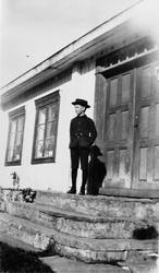 Person, klær, bygning.