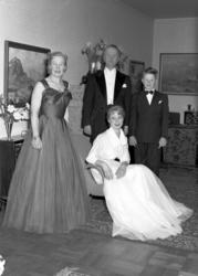 To kvinner, en mann og en gutt i galla-antrekk. Fra Nordmøre