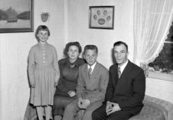 Konfirmasjonsbilde. Bildet er registrert på navnet Einar Sme