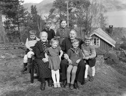 Audun og Marit med oldebarn og barnebarn.
Audun Pederson Ra