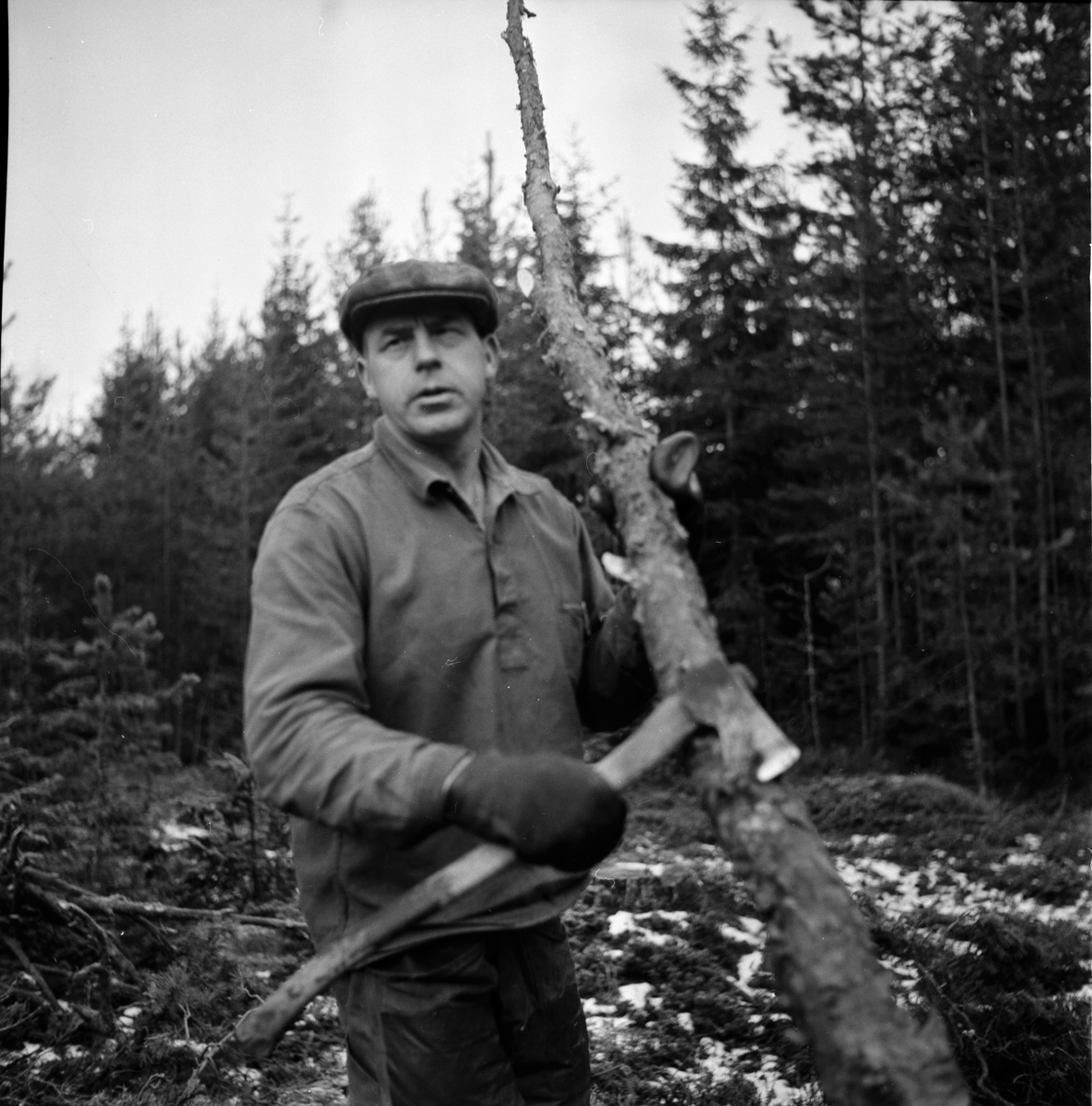 Eik Eriksson, Söräng. Handikappad skogsarbetare. Den 20 november 1966