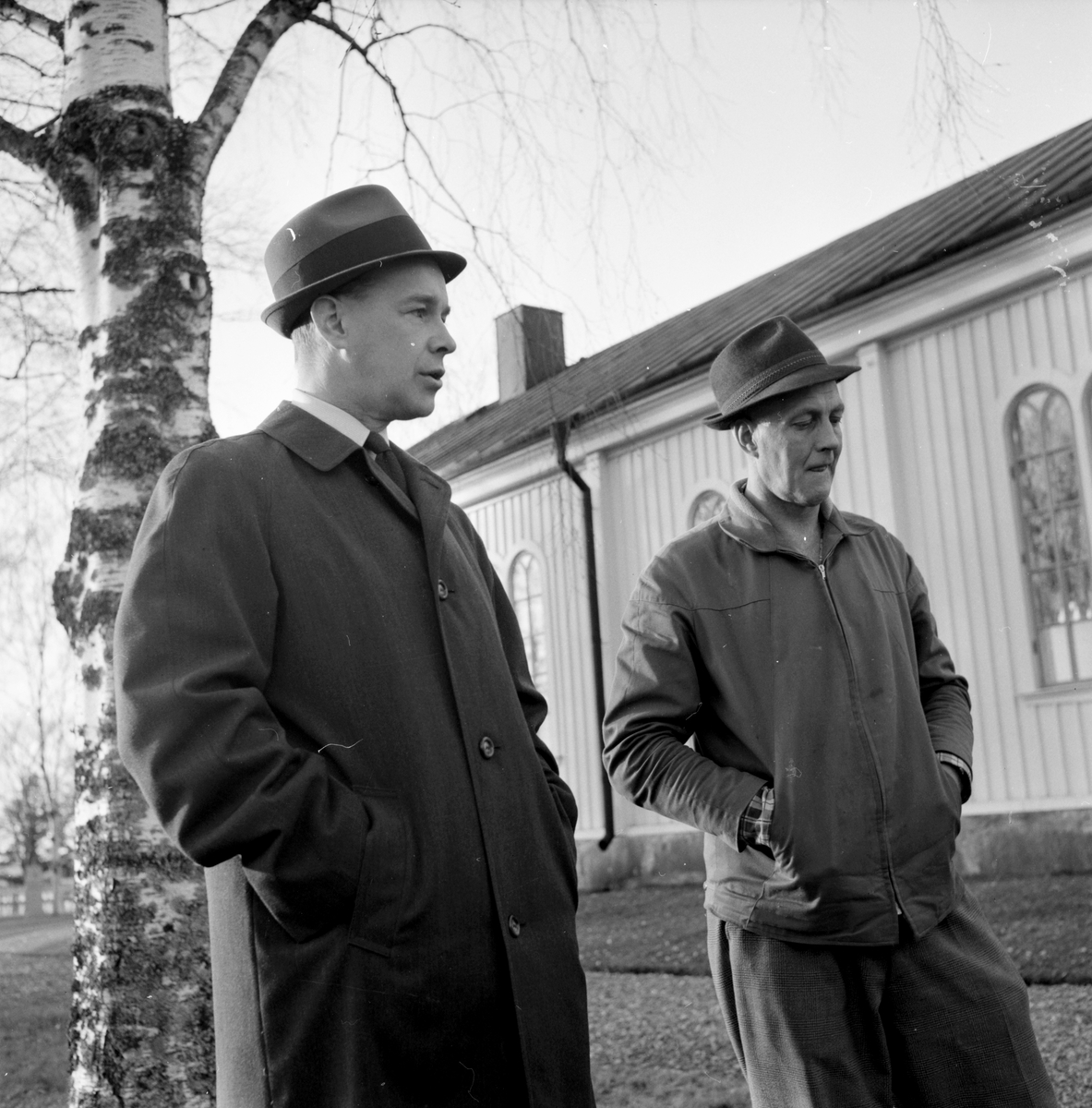Lingbo Kyrkan,
Pastor Almgren,
Vaktm. Melker Westin,
30 Okt 1964