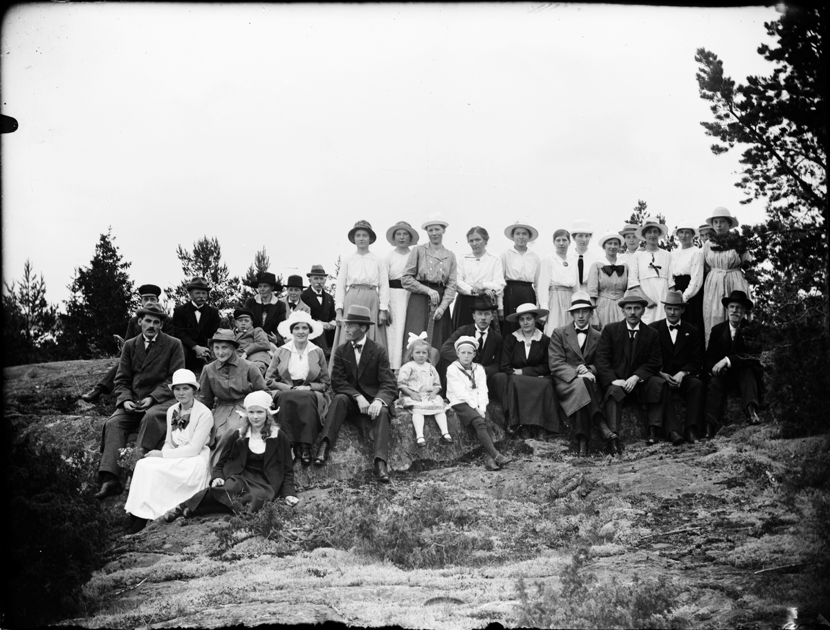 Östhammars Missionsförsamling på utflykt, Östhammar, Uppland omkring 1918