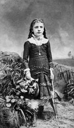 Portrett av ukjent jente,visittkort, ca. 1880- 1890.