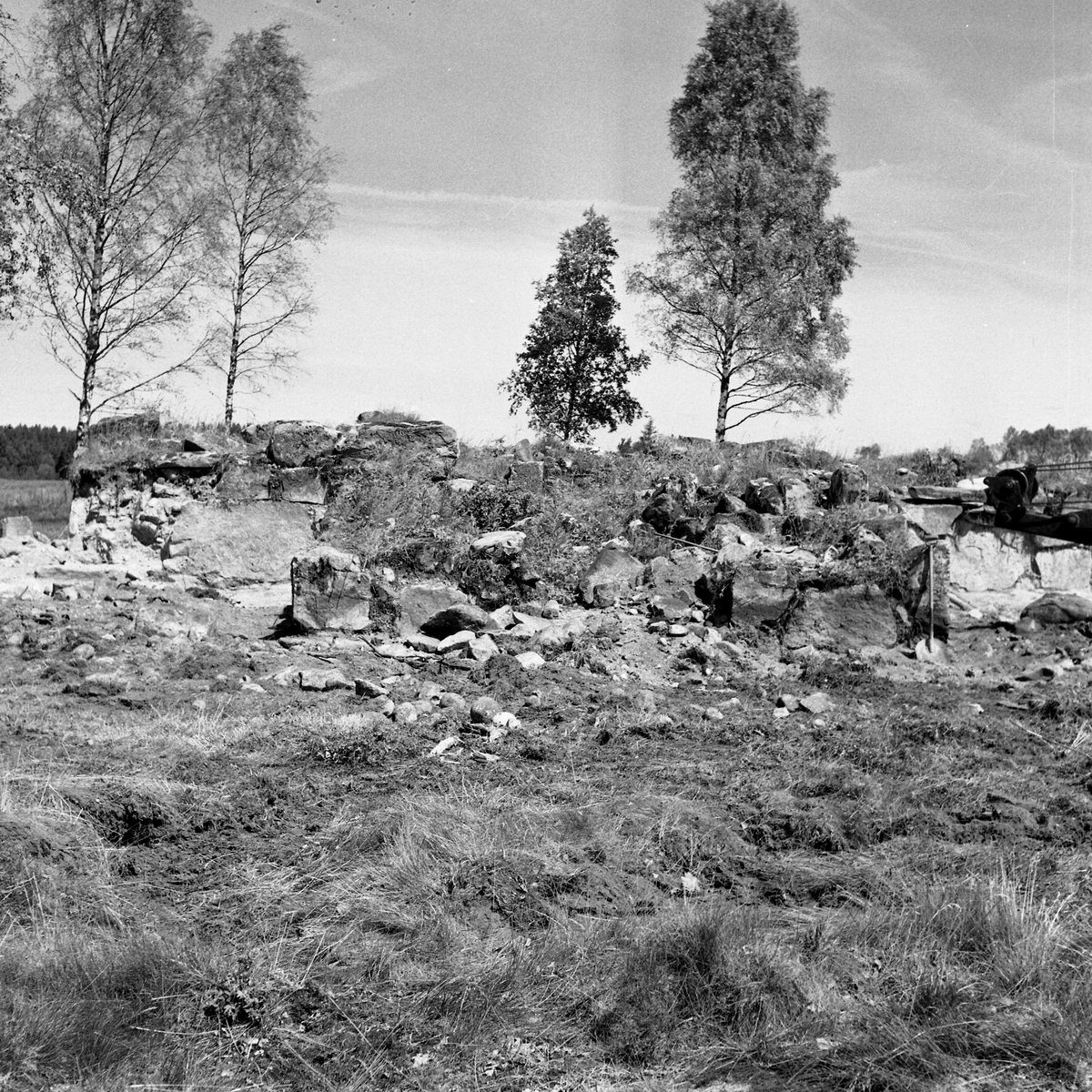 Hallsjö kyrkoruin. Efter bortkörning av rassten. 1966