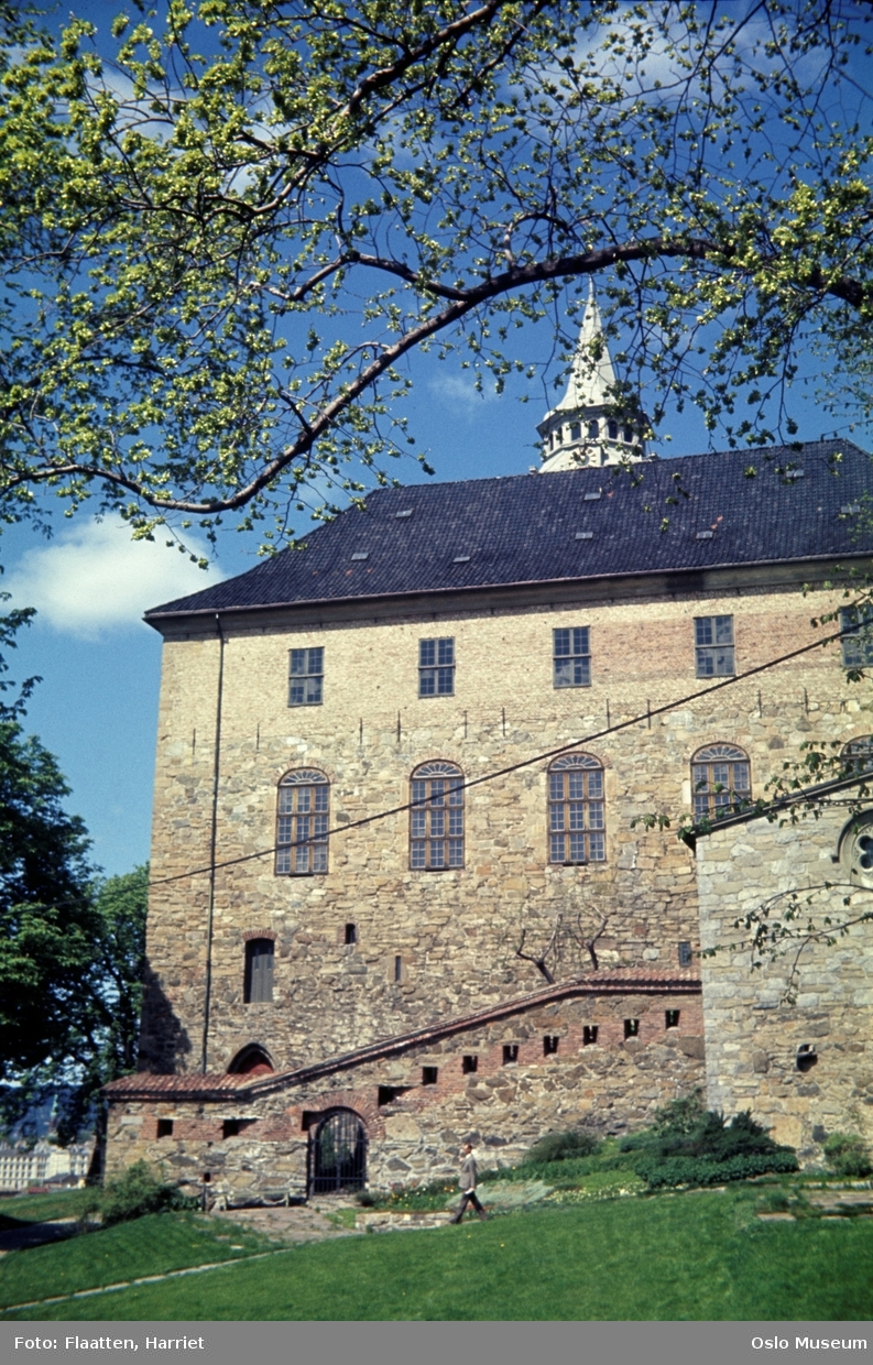 Akershus festning, Akershus slott, Det kongelige mausoleum, jomfrugårdens geværgalleri