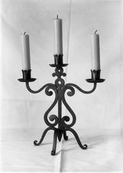 Lysestaker i smijern. Fire bilder med ulike utgaver.