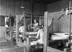Trolig fra vevstua ved Totens Fylkesskole på Lena (nå Toten 