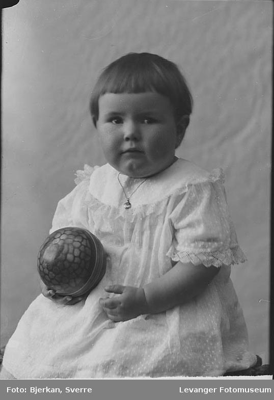 Portrett av missjonspres Smedby's barn.